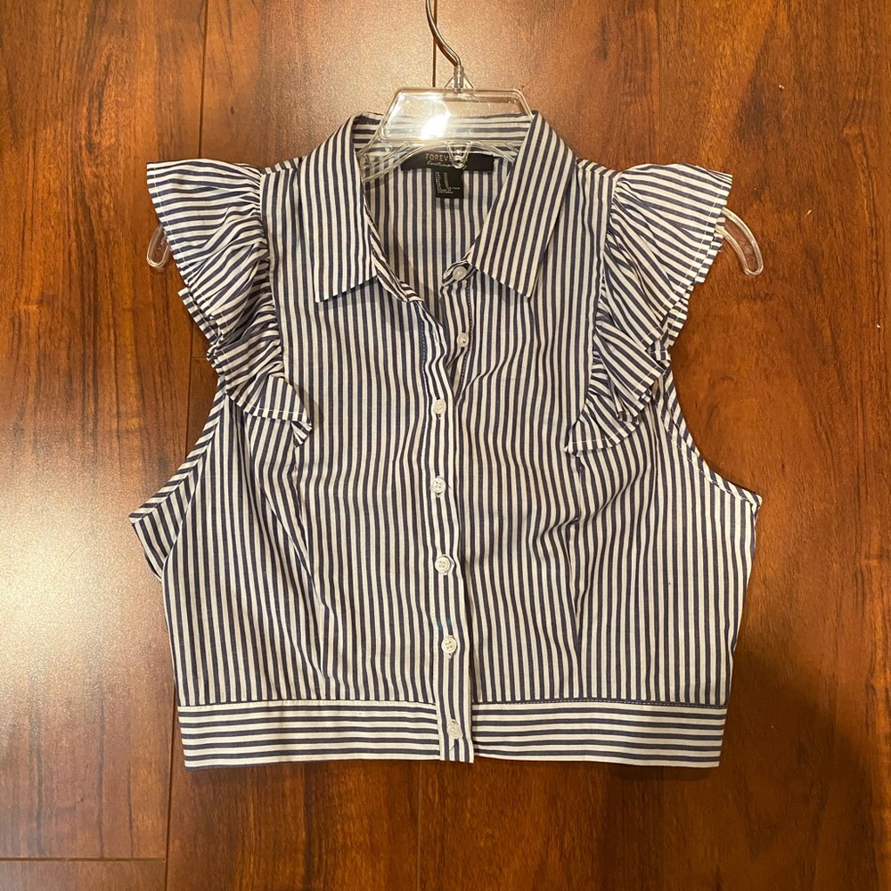 Striped cropped ruffle sleeve Top